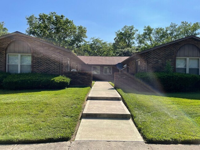Building Photo - 1306 Black Forest Dr Unit A