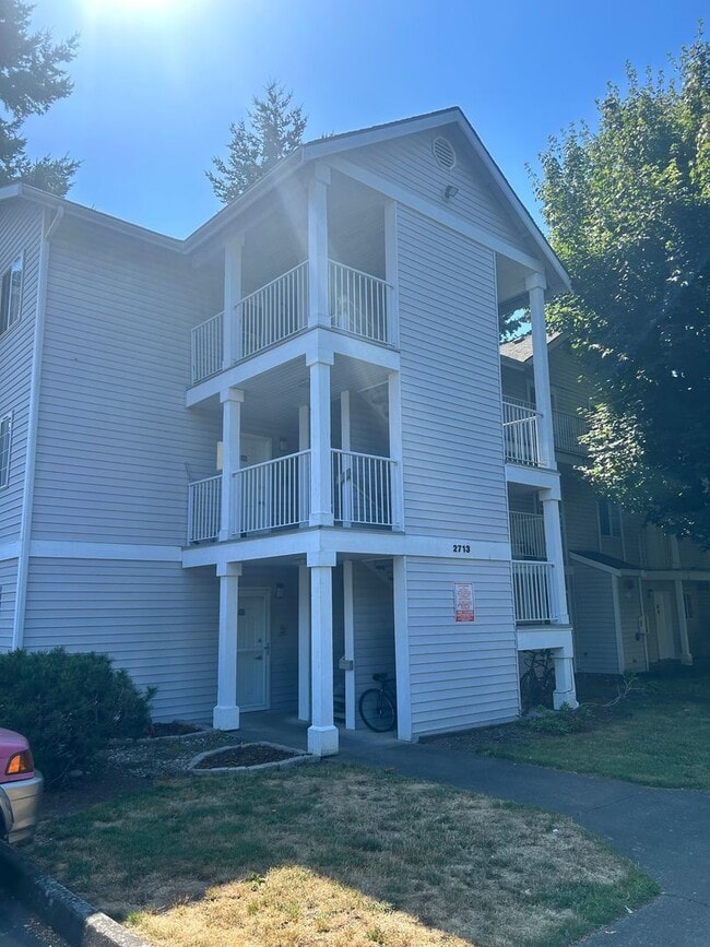 Building Photo - 2713 W Maplewood Condo Unit 1