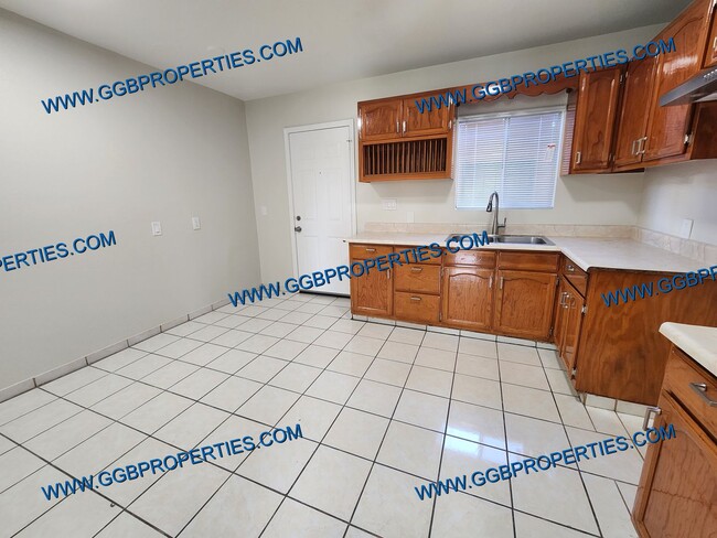 Photo - 253/255 E 67th Way Unidad 253