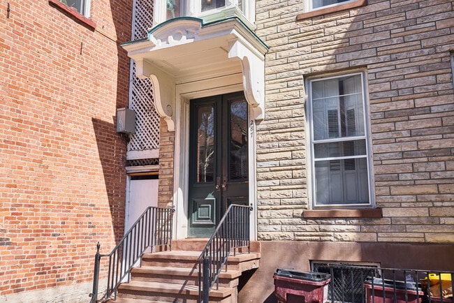 Photo - 287 State St