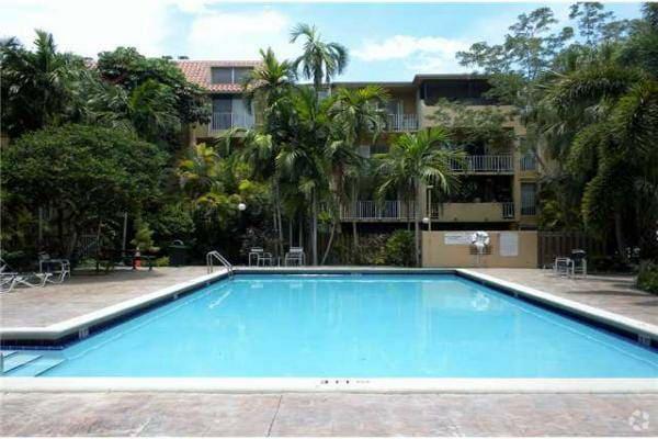 Building Photo - 6904 N Kendall Dr Unit F202 Rental