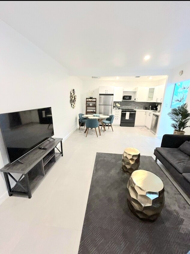 Photo - 1211 NE 15th Ave (Fort Lauderdale, FL)