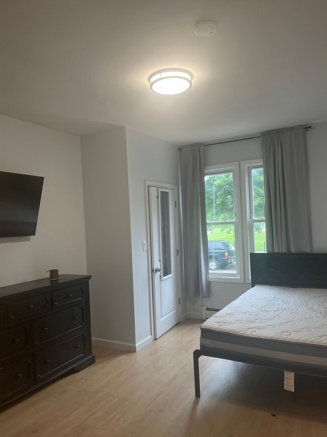 539-541-541 18th Ave Unit 2