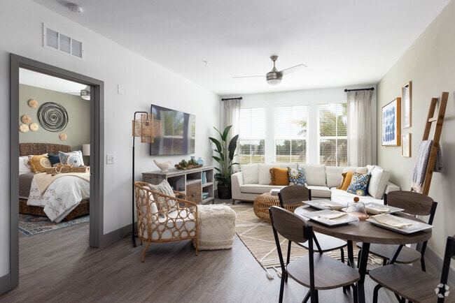 1BR, 1BA - 810SF - The Addison Lake Bryan Apartments