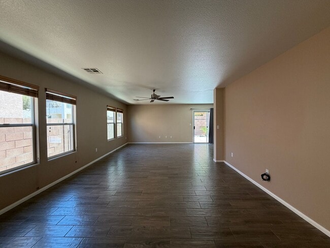 Photo - SPACIOUS SINGLE STORY HOME IN SOUTHERN HIGHLANDS WITH NEW KITCHEN APPLIANCES