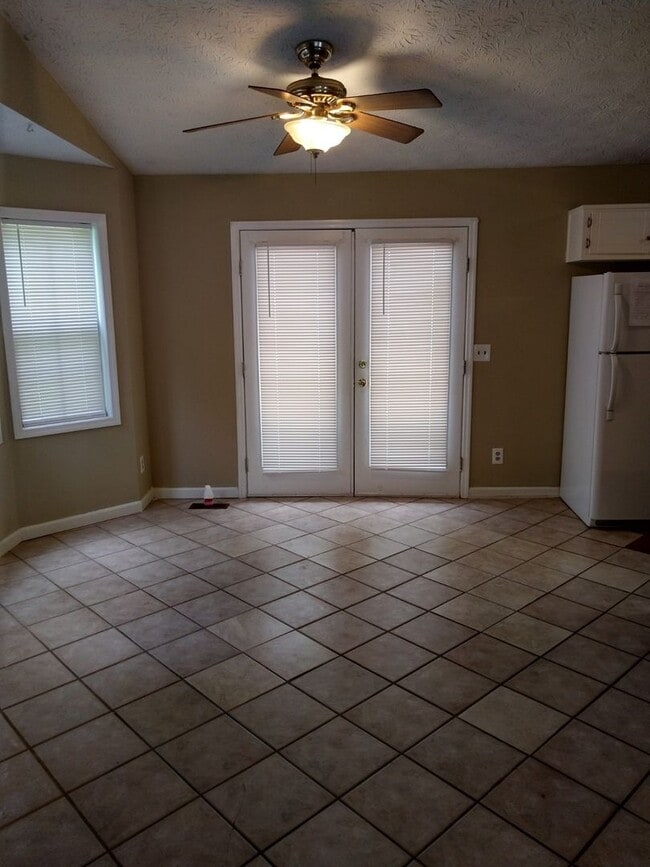 Photo - 2425 Justin Dr SW