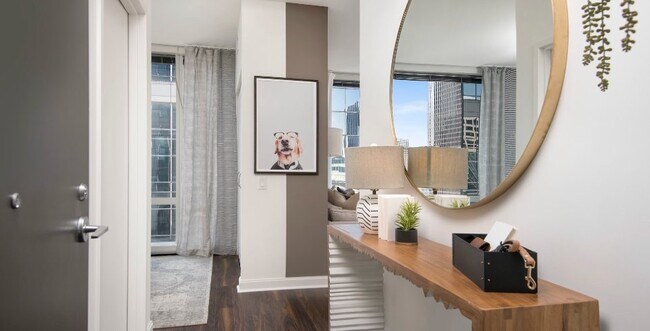 Photo - 107 W Wacker Dr
