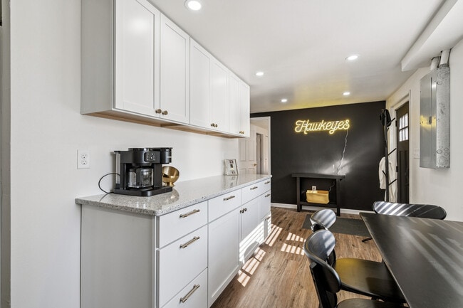 Photo - 1219 Oakcrest St