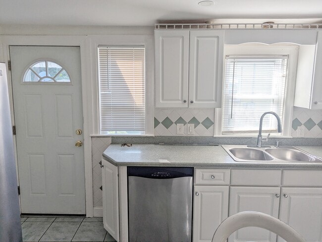Photo - 111 Gladeside Ave