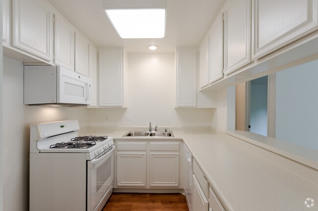 1BR, 1BA - The Alder