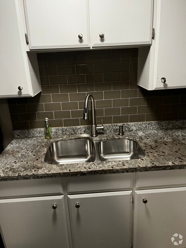 Building Photo - 8121 Valle Dr Unit A5 Rental