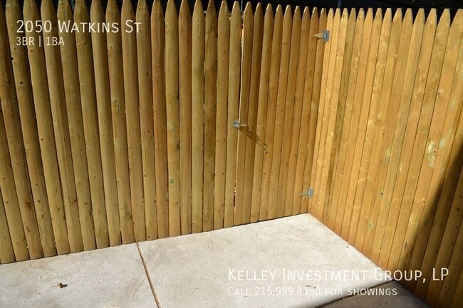 Photo - 2050 Watkins St