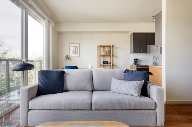 Building Photo - 8300 160th Ave NE Unit FL6-ID998