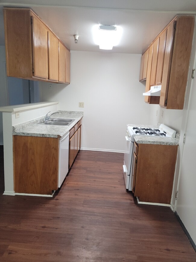 Photo - Vanowen Apartments