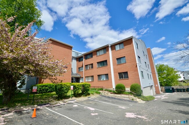 Building Photo - 18 Amsterdam Ave Unit 3A