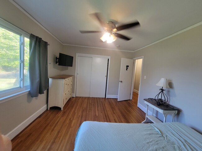 Photo - 2404 Edison St