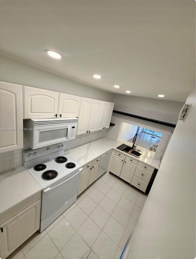 Photo - 9460 Poinciana Pl Unit 405