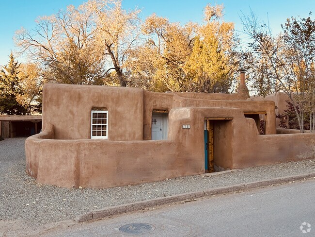 Building Photo - 515 Acequia Madre Rental