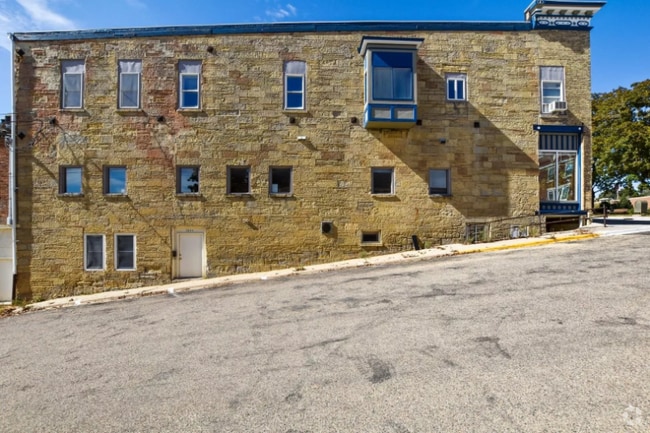 Building Photo - 104 High St Rental