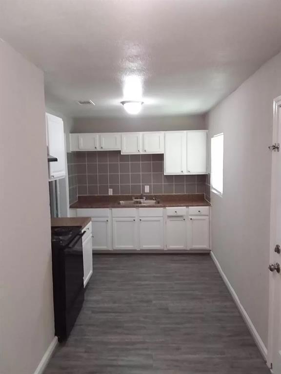 Photo - 7909 Woodward St