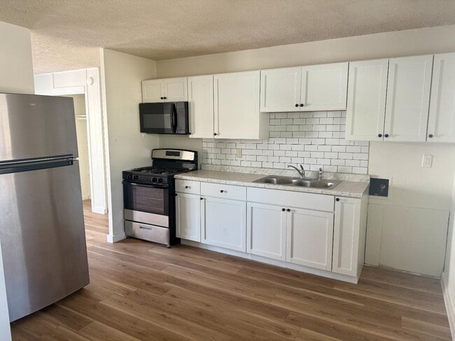 Photo - 1506 Crestview Dr