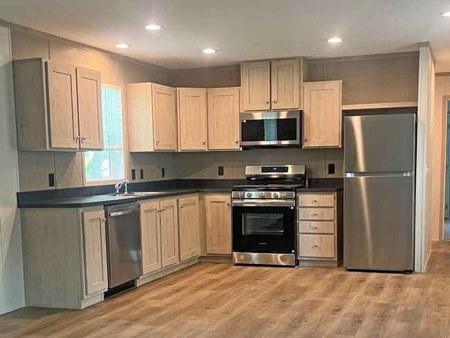 Building Photo - 2404 N 8th St