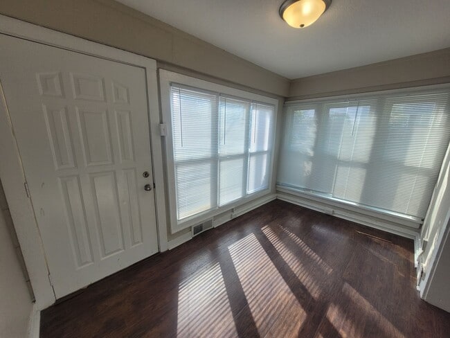 Photo - 6 Bedroom Home with large yard, washer/dry...
