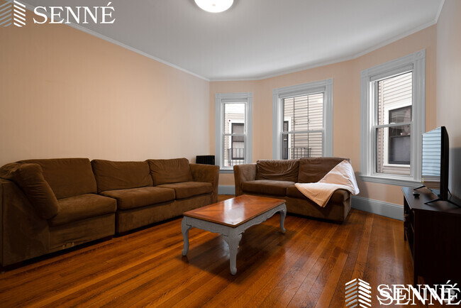 Building Photo - 21 Trowbridge St Unit 1A Rental