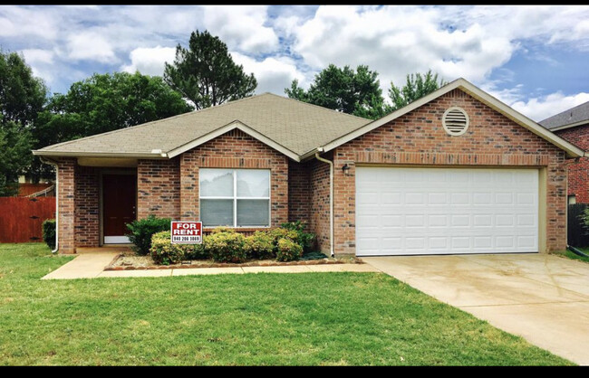 Photo - 2009 Bowie Ln House