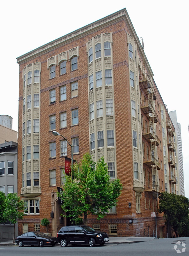 737 Pine
