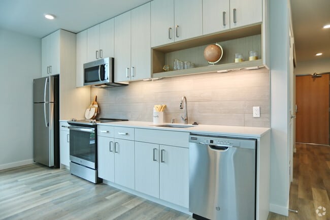 1BR, 1BA – 690 SF