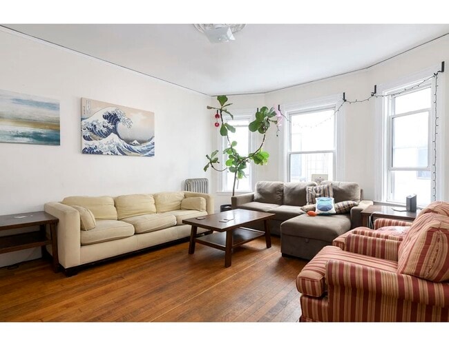 Building Photo - 19 Trowbridge St Unit 19T3
