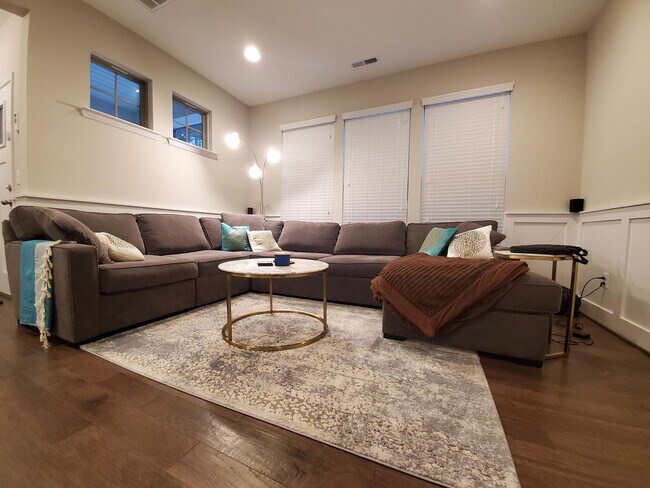 Room in Townhome on Metropolitan Dr
