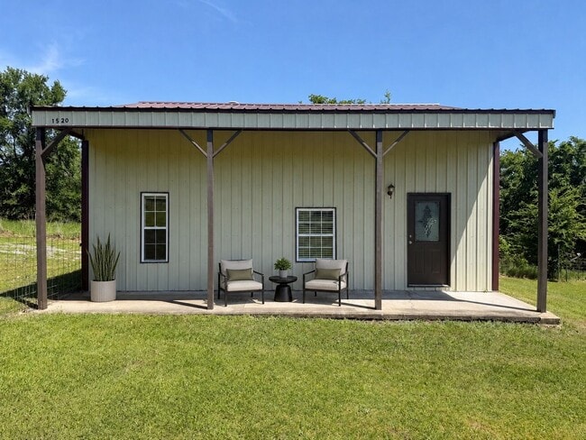 Building Photo - 1 Bed / 1 Bath - Single Family Home - Fantastic View!!