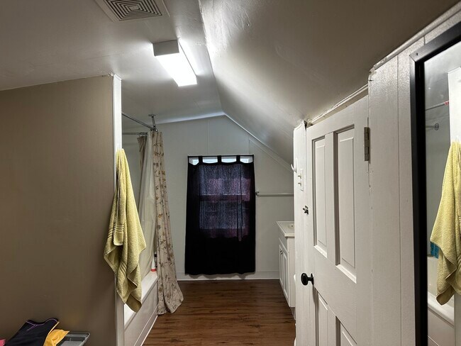 Photo - 304 W Crawford St