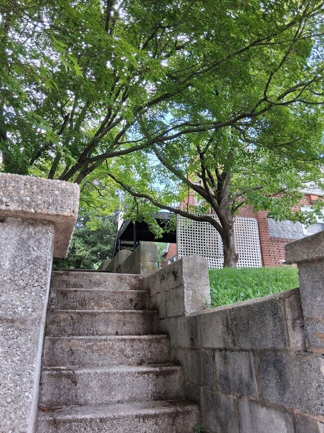 Photo - 172 E Green St