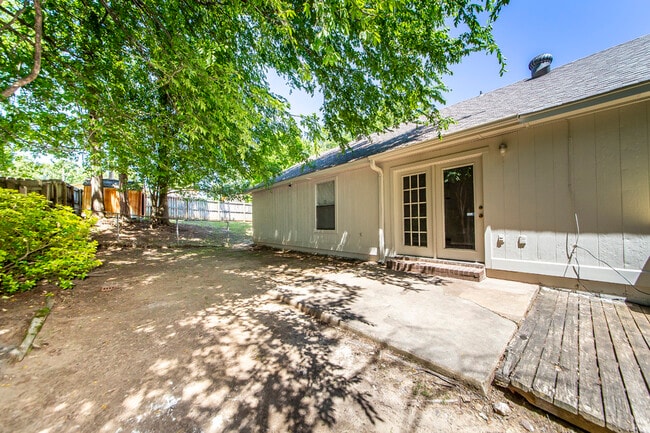 Photo - 6 Laramie Ln