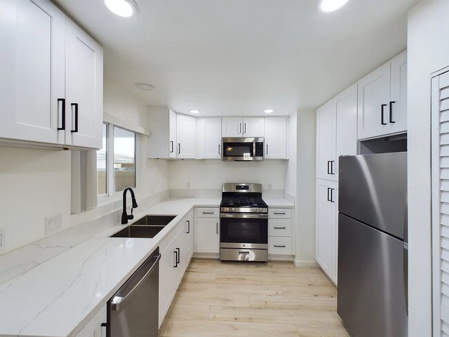 Photo - 6715-6717 N Elman St Unit 6717