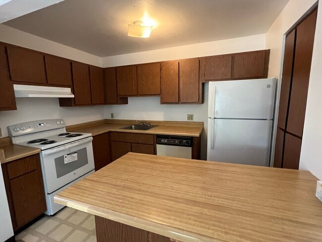 Photo - ADJACENT TO NAU: University Meadows-2 Bed/...