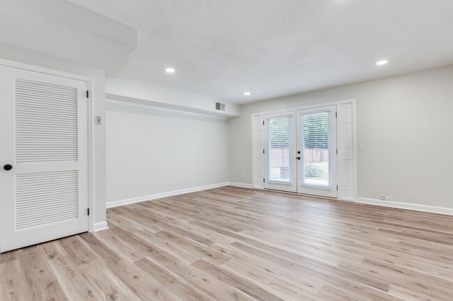 Photo - 501 B Ave