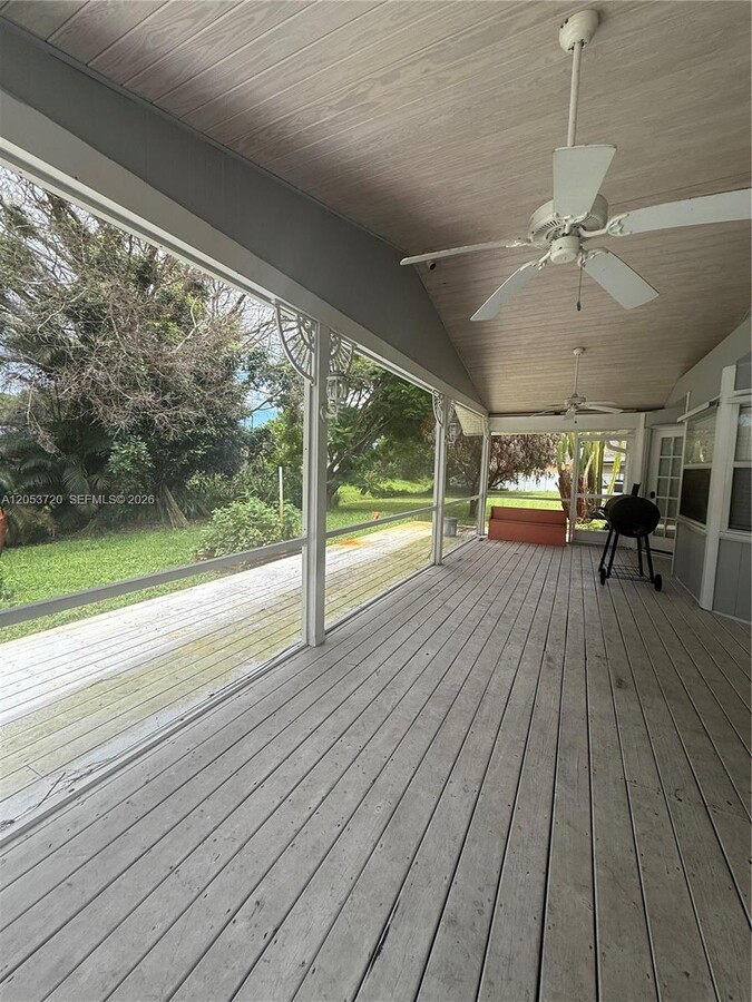 Photo - 233 SW Chapman Ave