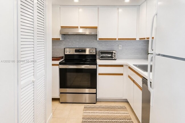 Photo - 540 Brickell Key Dr Unit 1802