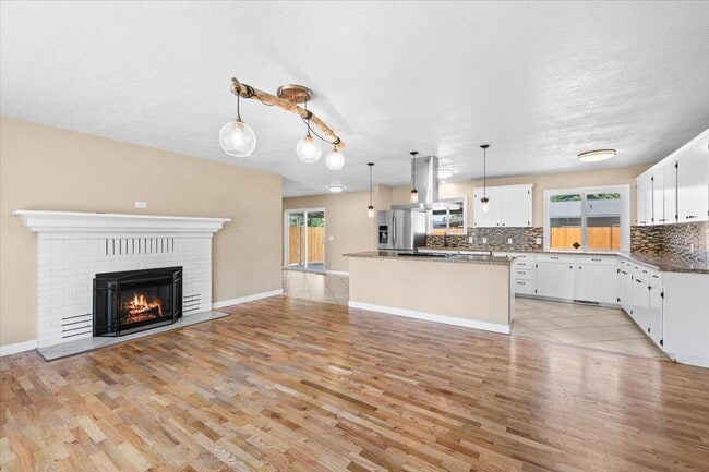 Photo - 1461 Johnson St
