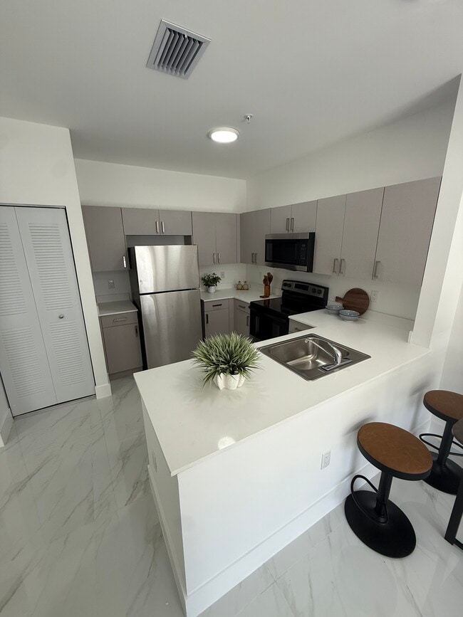 Building Photo - 725 E 23rd St Unit B2 Rental