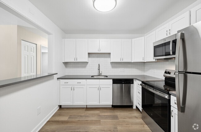 2BR, 1BA - 950SF - Kitchen - Glen Meadow Apartments