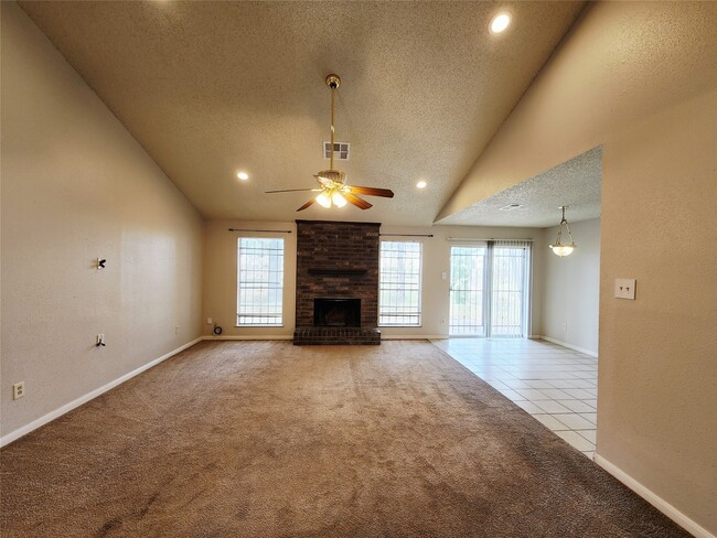 Photo - 9607 Hanford St