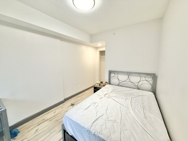 Building Photo - 258A-258A Sunview St