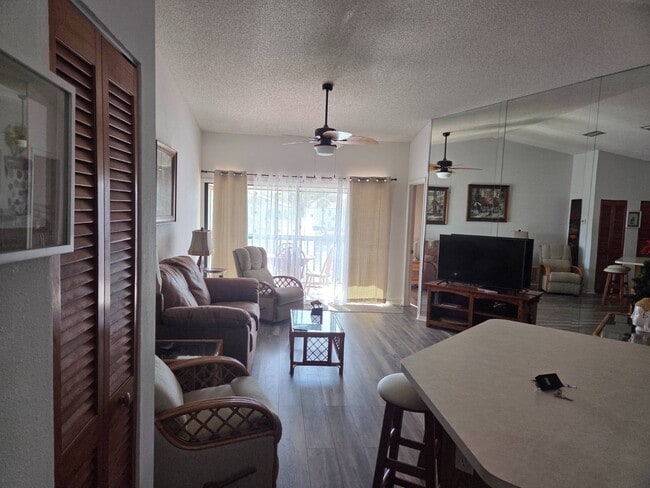 Photo - 4915 Casablanca Cir Unit H 22