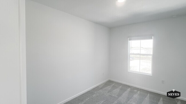 Photo - 2562 Skyline Lp