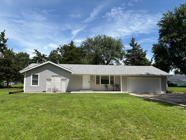 Building Photo - 5570 Clemons Rd Rental